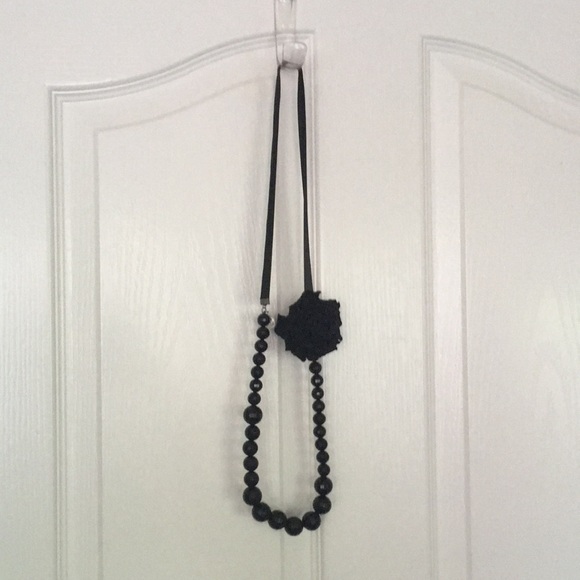 Jessica Simpson Black Flower Necklace - Picture 1 of 6